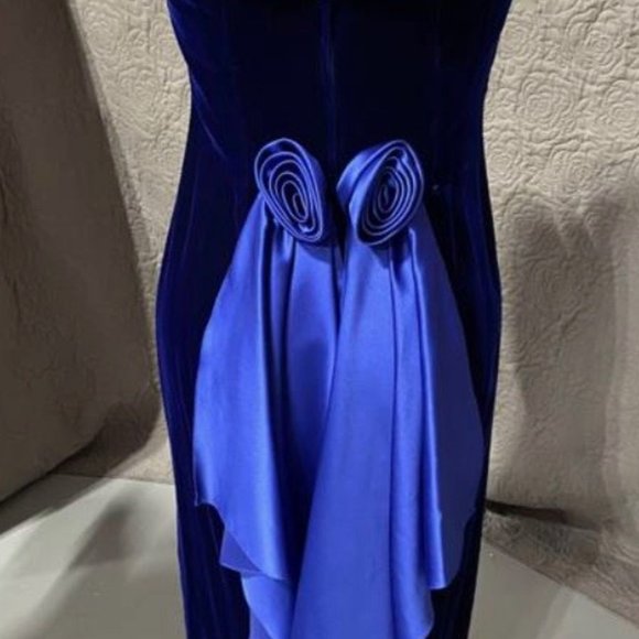 Vintage Old Hollywood Blue Velvet Off Shoulder - Picture 2 of 3